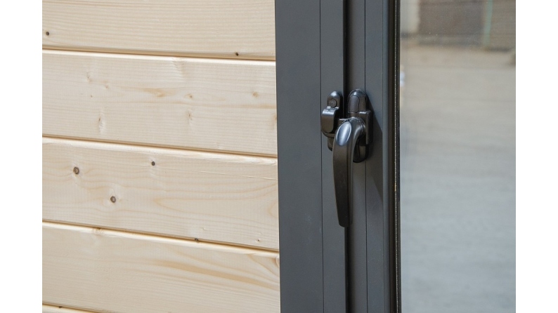 Abri de jardin en bois - 5x3 m + terrasse avec balustrade et avant-toit en bois - 25 m2