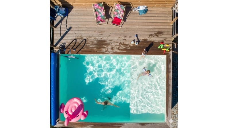 Piscine en bois AQUA 7 x 3.75 - H.1.45 m avec plage, sable, fixations à visser