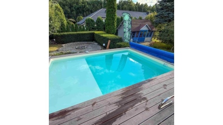 Piscine en bois AQUA 7 x 3.75 - H.1.45 m avec plage, gris clair, fixations à visser