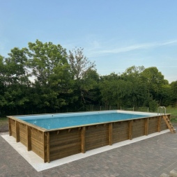 Piscine en bois AQUA 10.2 x 5.2 - H.1.45 m, bleu pâle, fixations à sceller