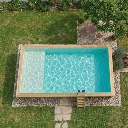 Piscine en bois AQUA 10.2 x 5.2 - H.1.45 m avec plage, sable, fixations à visser