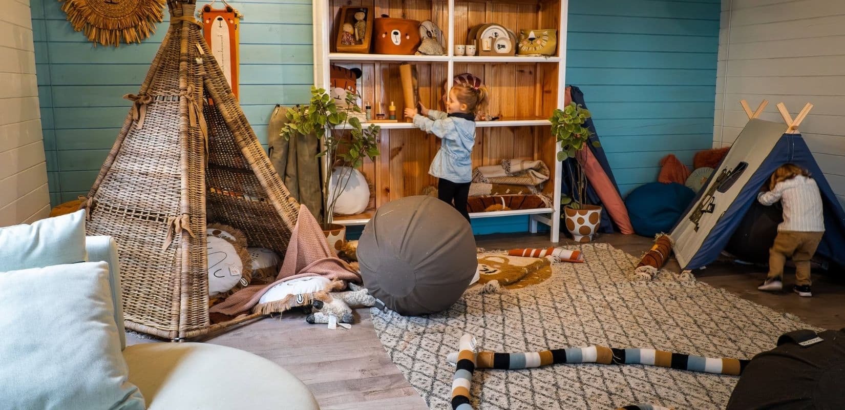 Idées pour utiliser un abri de jardin comme aire de jeux pour les enfants