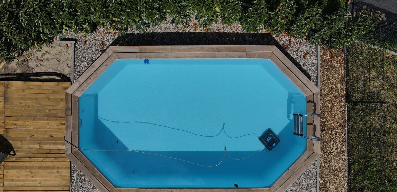 Comment préparer la piscine pour la saison ? Conseils pratiques 